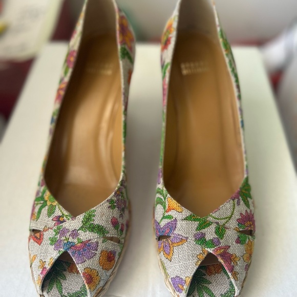 Women’s size 10 (fits more like a 9.5) Stuart Weitzman open toe wedge - Picture 5 of 5